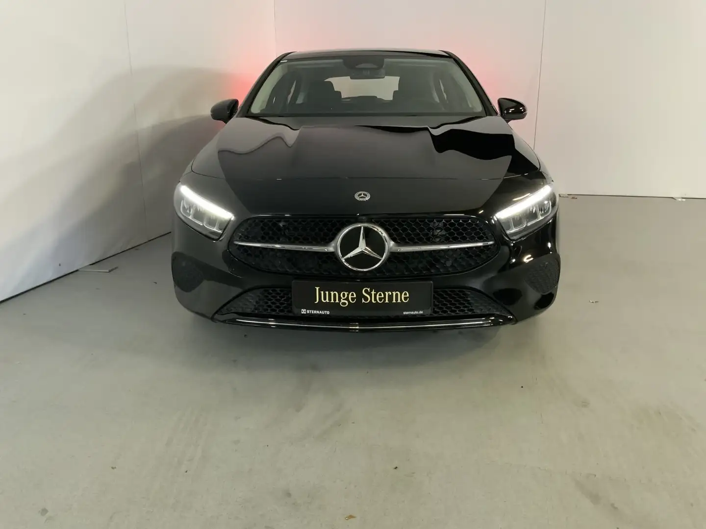 Mercedes-Benz A 180 A 180 Kompaktlimousine Progressive Navi/Autom. Schwarz - 2