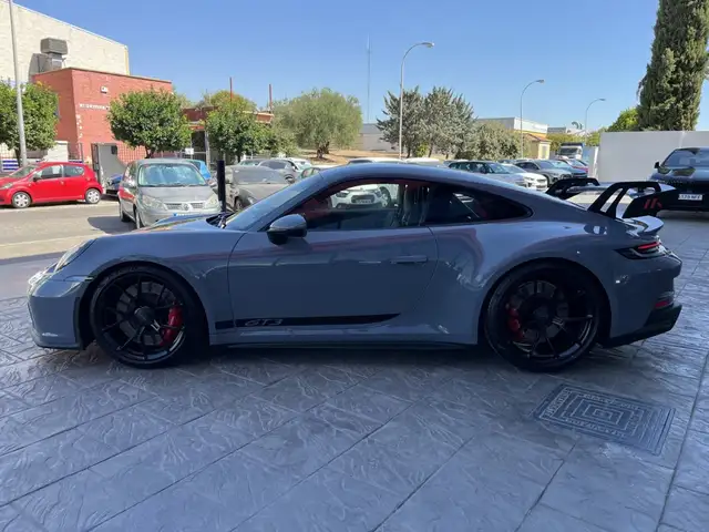 Porsche 911 view 9