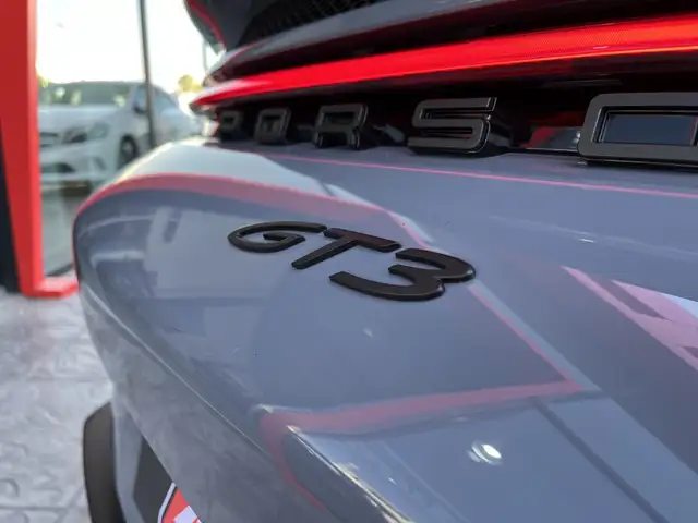 Porsche 911 view 15