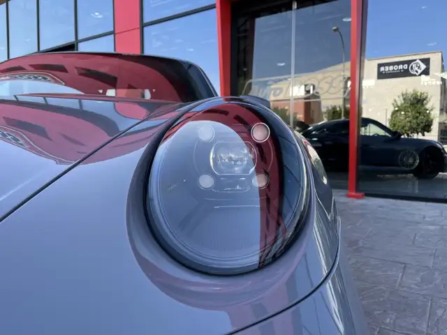 Porsche 911 view 12