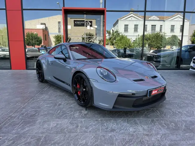 Porsche 911 view 4