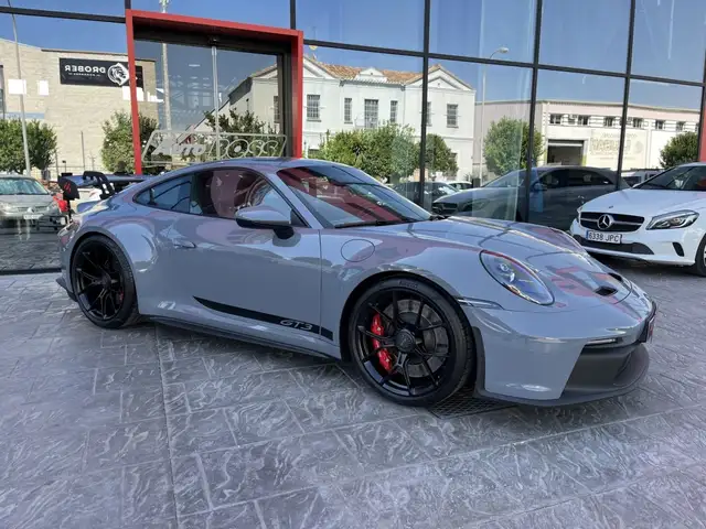 Porsche 911 view 5