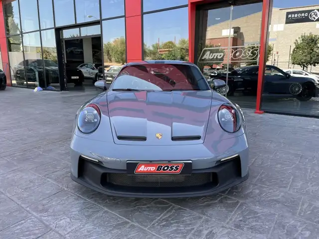 Porsche 911 view 3