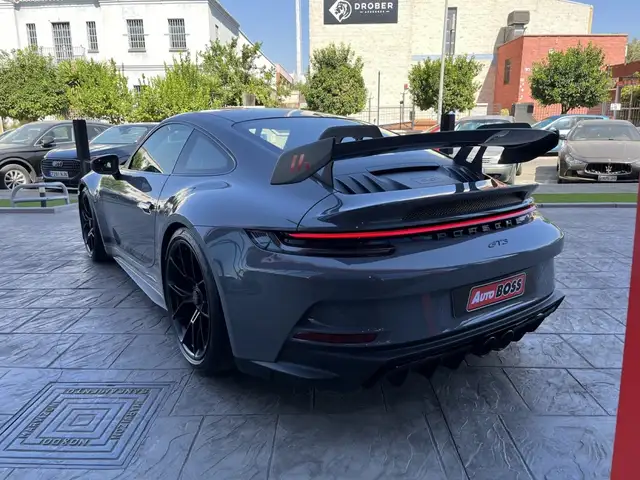 Porsche 911 view 8