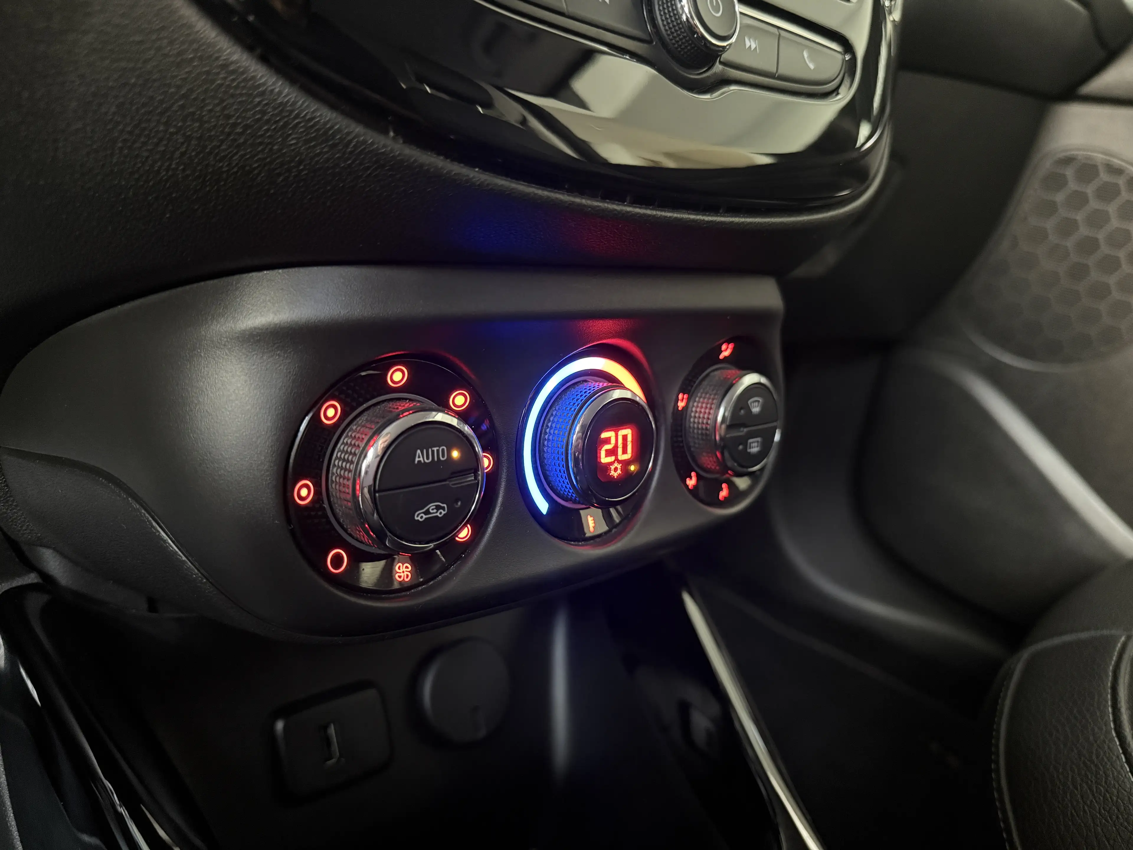 Opel Adam Unlimited ecoFlex SHZ PDC Lenkradheizung — photo 15