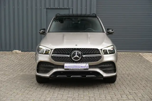 Mercedes-Benz 300 view 2