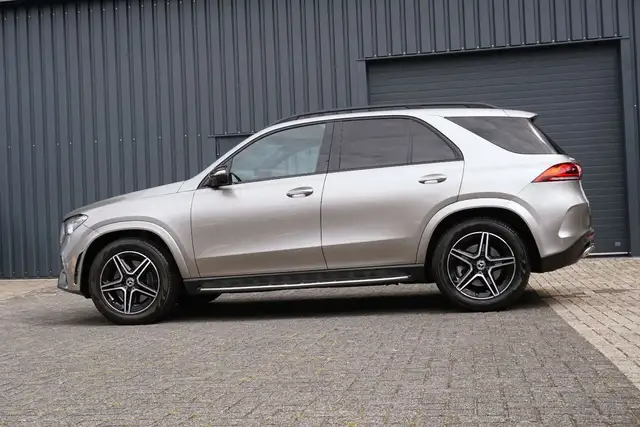 Mercedes-Benz 300 view 4