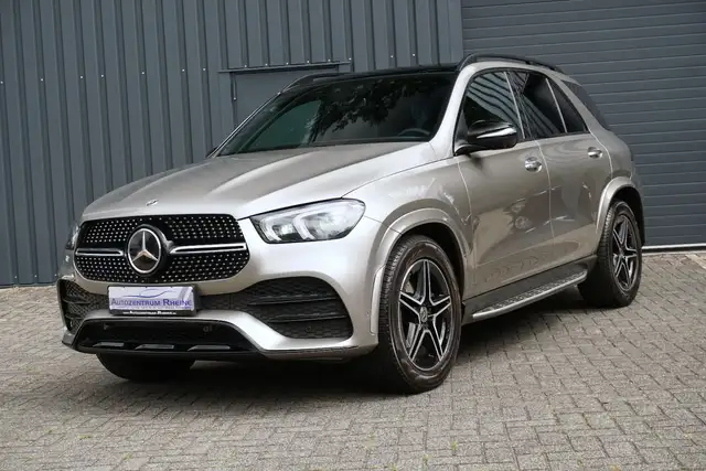 Mercedes-Benz 300 view 3