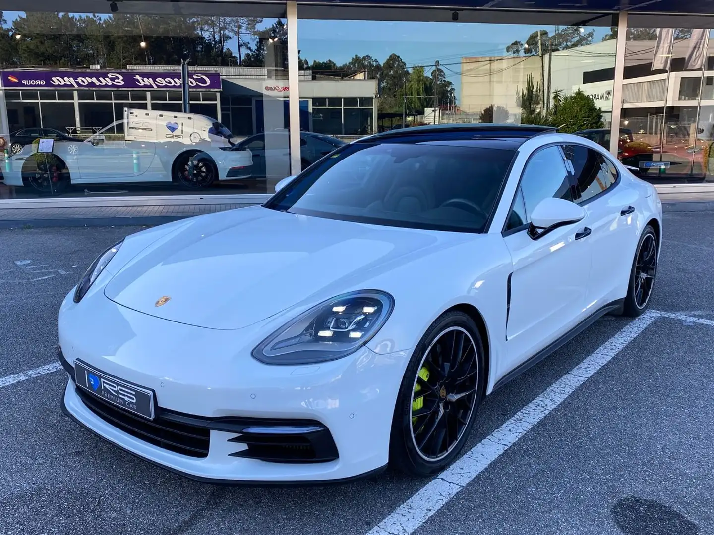 Porsche Panamera 4 e-Hybrid Weiß - 2