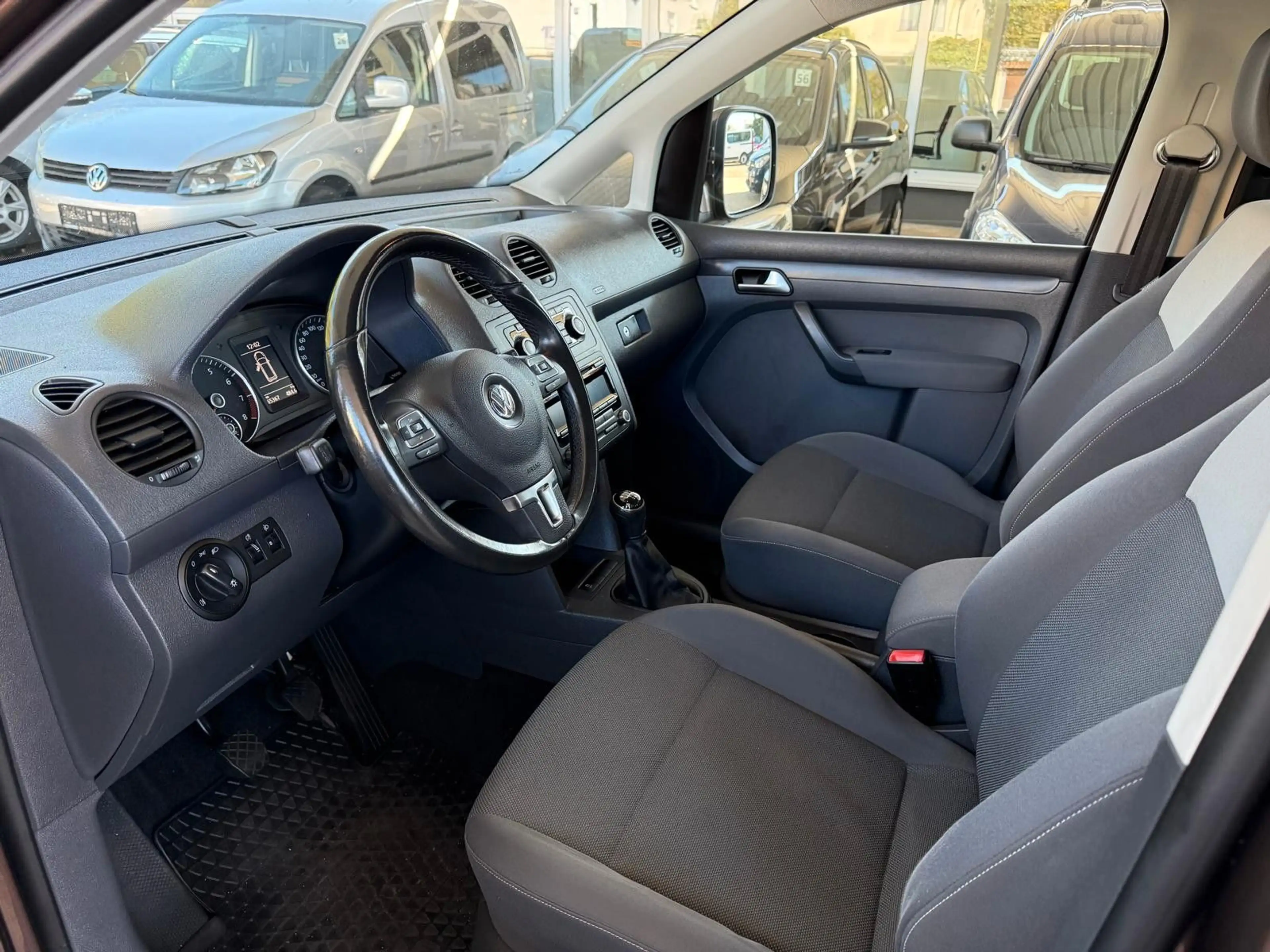 Volkswagen Caddy Kombi*1.Hand*TÜV Neu*SHZ*Klimaaut*STHZ* — photo 9