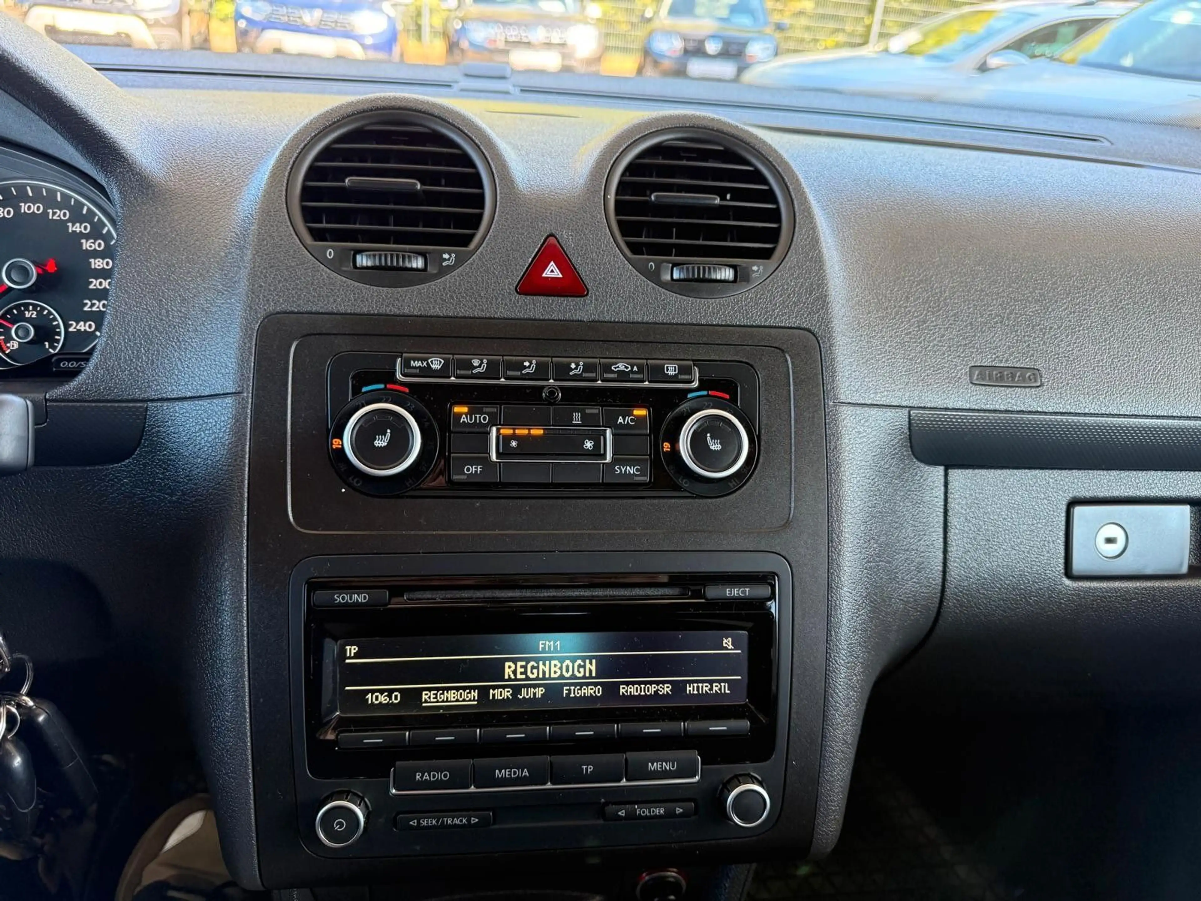 Volkswagen Caddy Kombi*1.Hand*TÜV Neu*SHZ*Klimaaut*STHZ* — photo 11