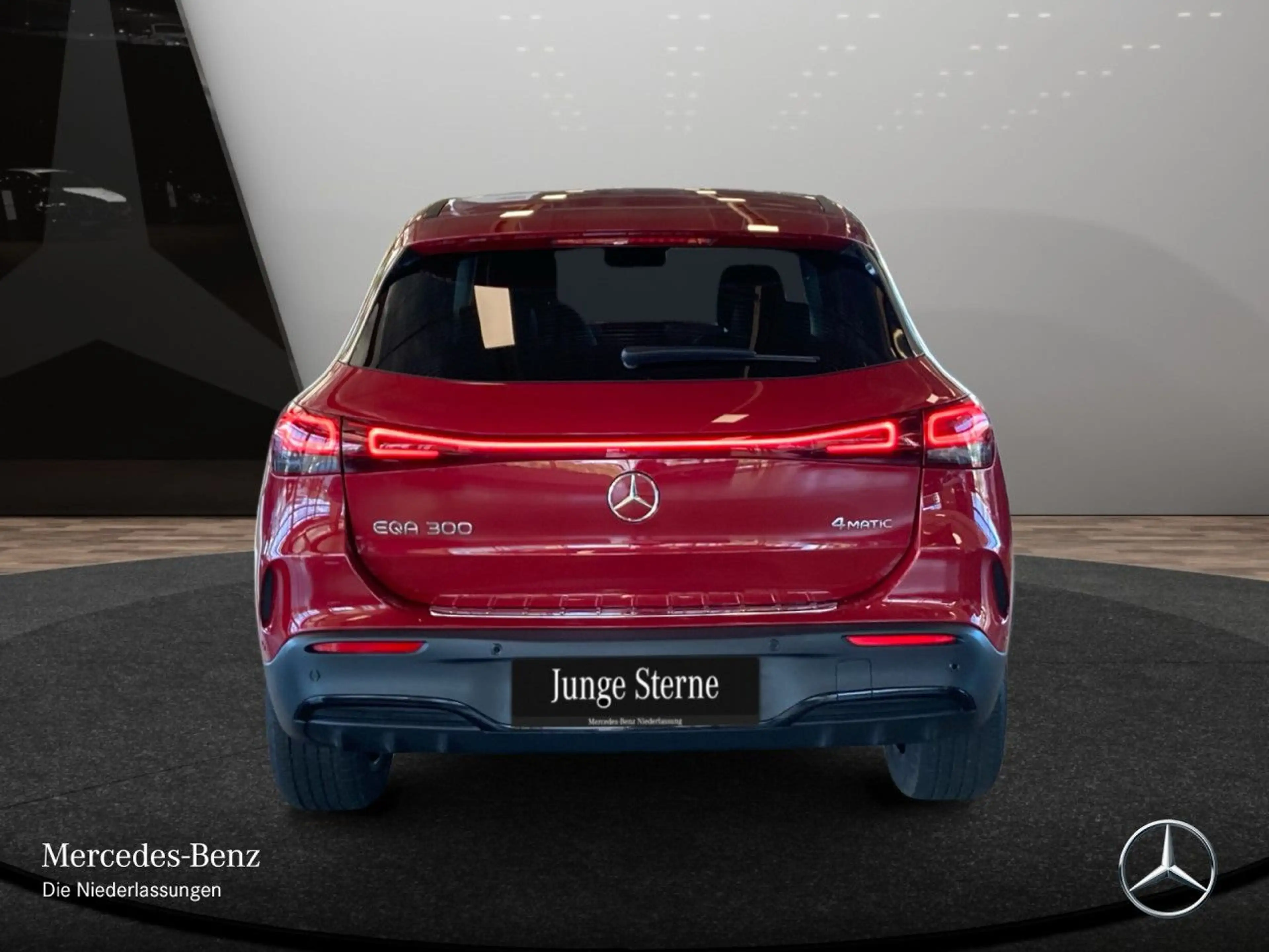 Mercedes-Benz EQA 300 4M AMG+NIGHT+19"+PLUS-PAKET+360+MEMORY+HUD — photo 9