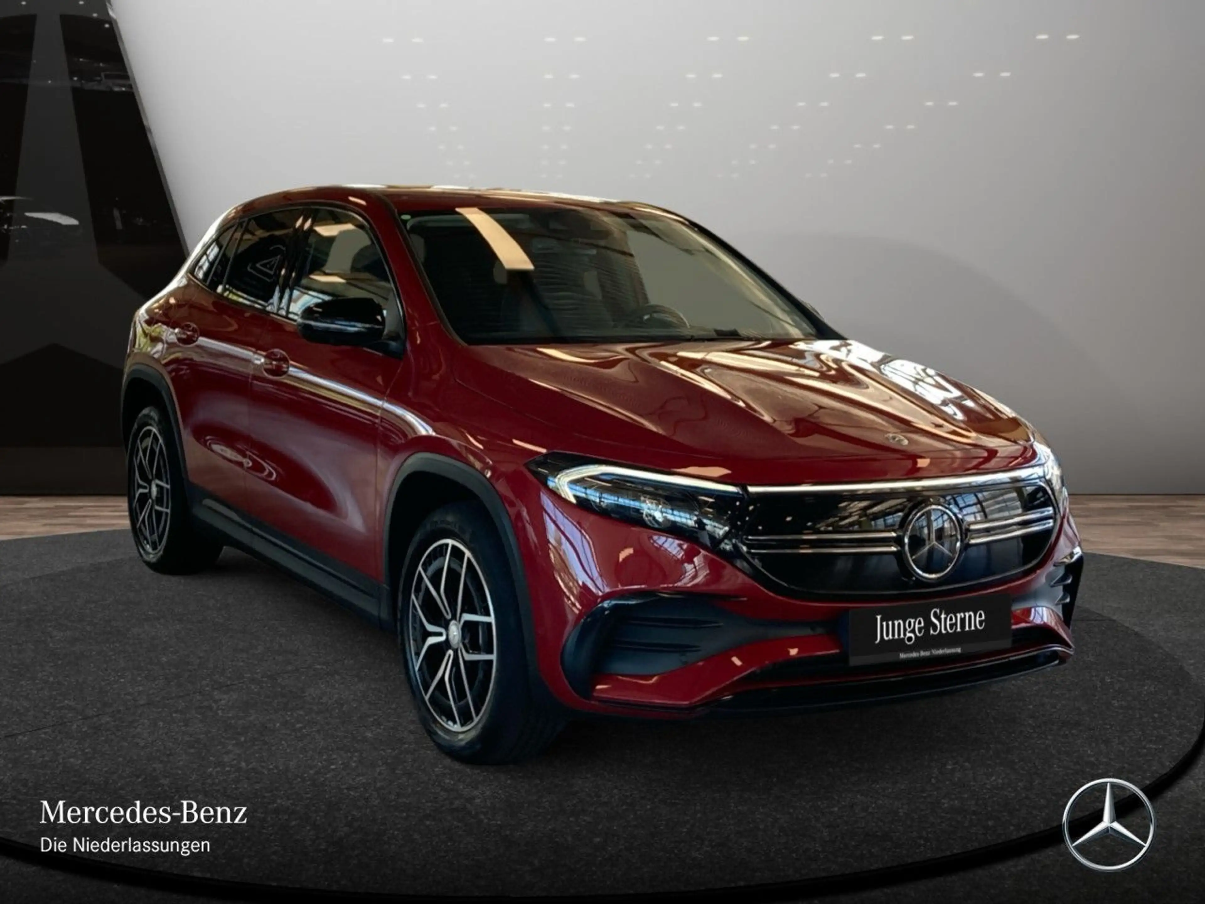 Mercedes-Benz EQA 300 4M AMG+NIGHT+19"+PLUS-PAKET+360+MEMORY+HUD — photo 5