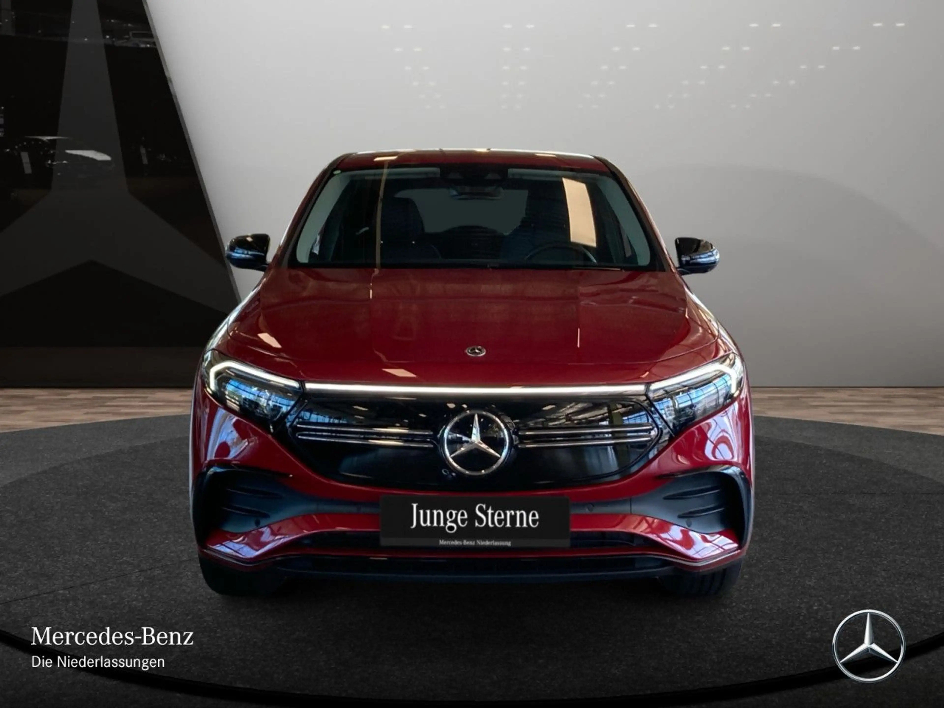 Mercedes-Benz EQA 300 4M AMG+NIGHT+19"+PLUS-PAKET+360+MEMORY+HUD — photo 3
