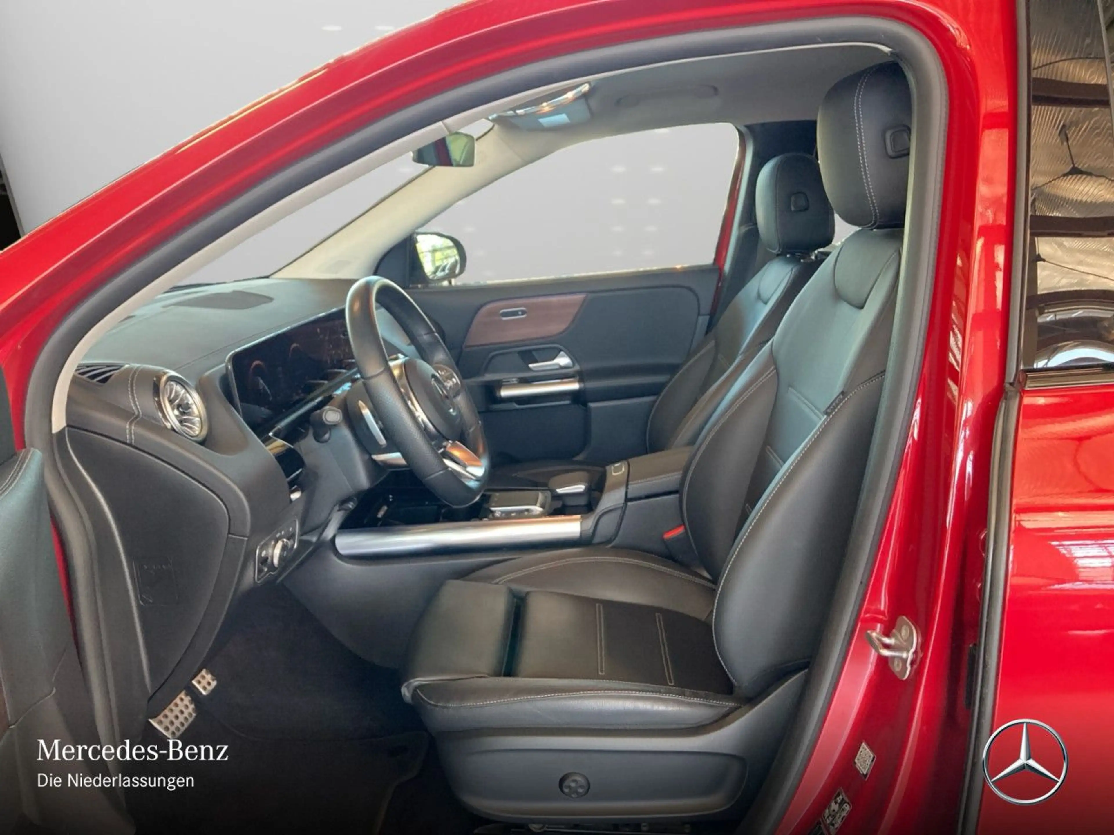 Mercedes-Benz EQA 300 4M AMG+NIGHT+19"+PLUS-PAKET+360+MEMORY+HUD — photo 11