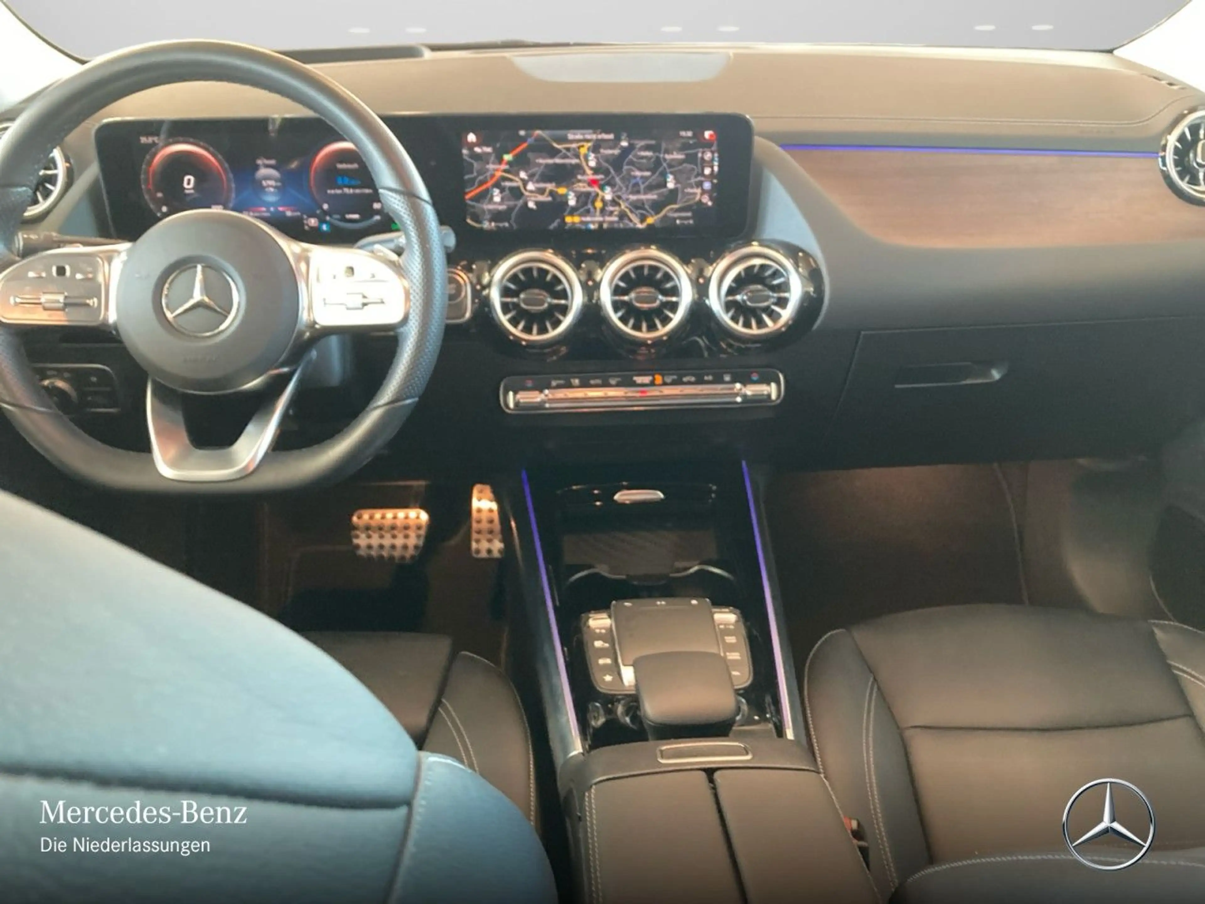 Mercedes-Benz EQA 300 4M AMG+NIGHT+19"+PLUS-PAKET+360+MEMORY+HUD — photo 15