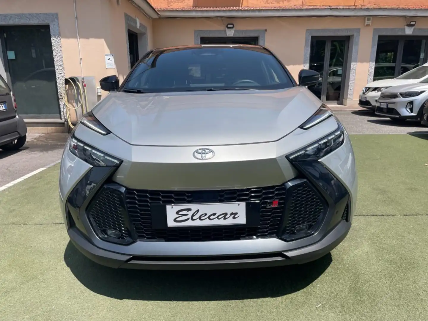 Toyota C-HR 2.0 HV AWD GR Sport Gris - 2