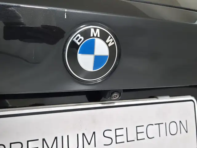 BMW 3 Series view 18