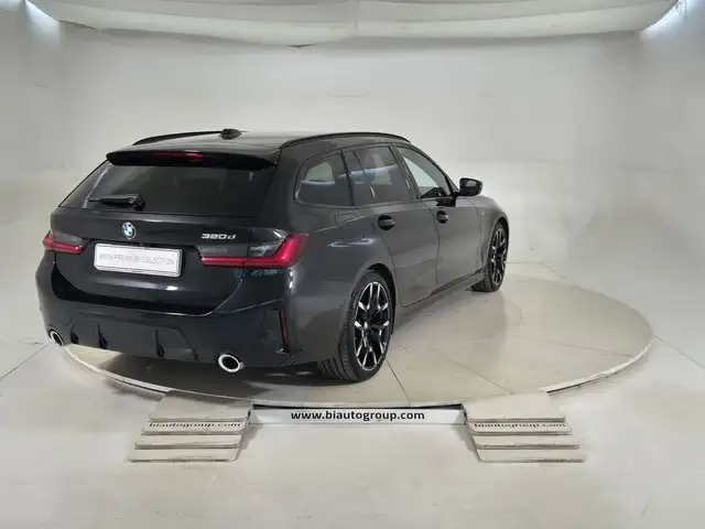 BMW 3 Series view 5