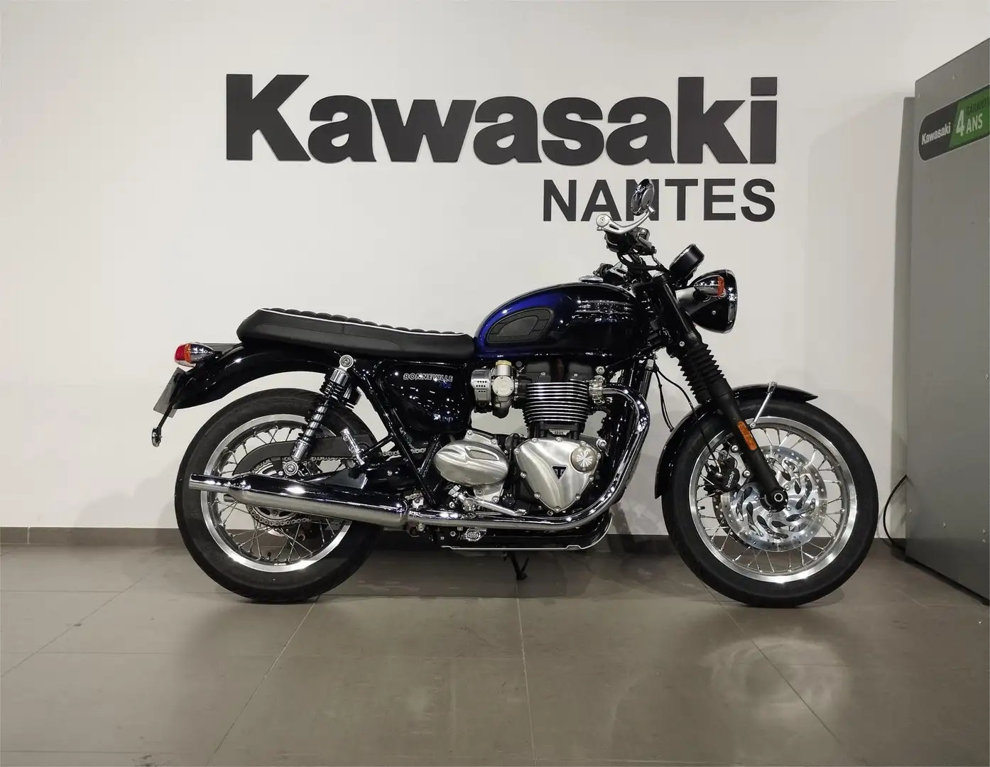 Triumph Bonneville T120 Kék - 2