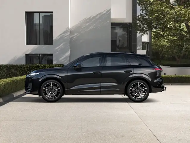 Audi Q3 view 3