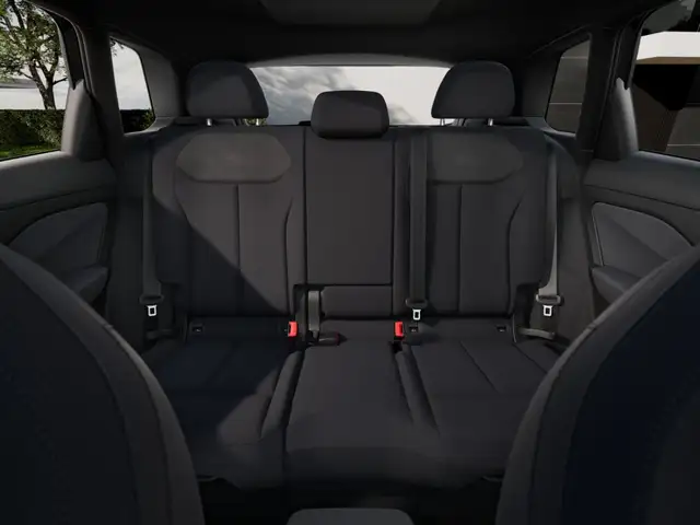 Audi Q3 view 10