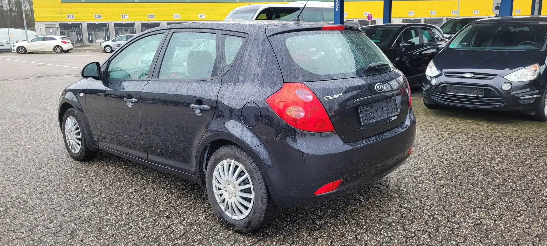 Kia Ceed / cee'd 1.4 CVVT Schwarz - 1