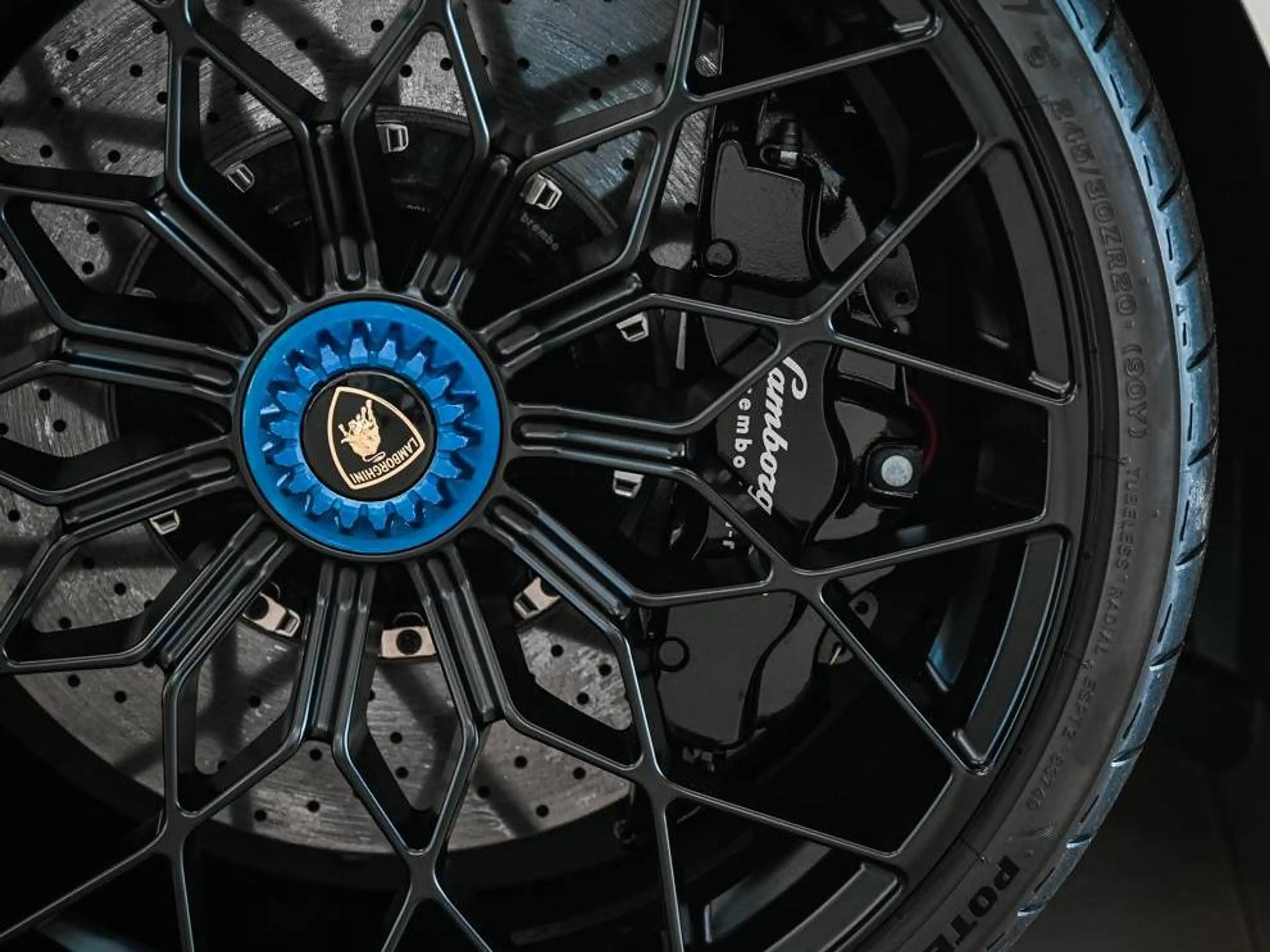 Lamborghini Huracán Huracan 5.2i V10 40v LP640-2 STO — photo 11
