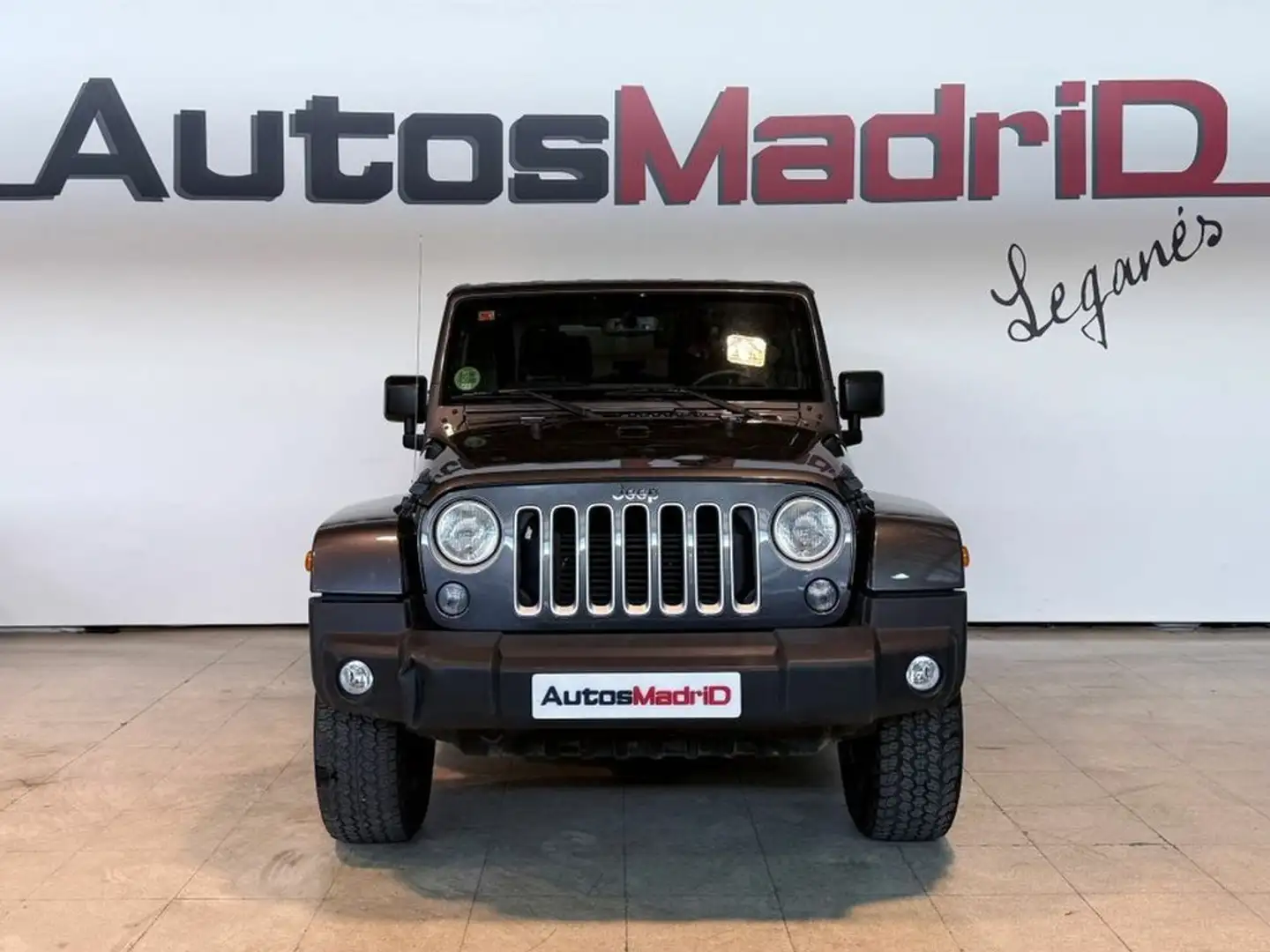Jeep Wrangler 2.8 CRD Sahara Auto Grijs - 2