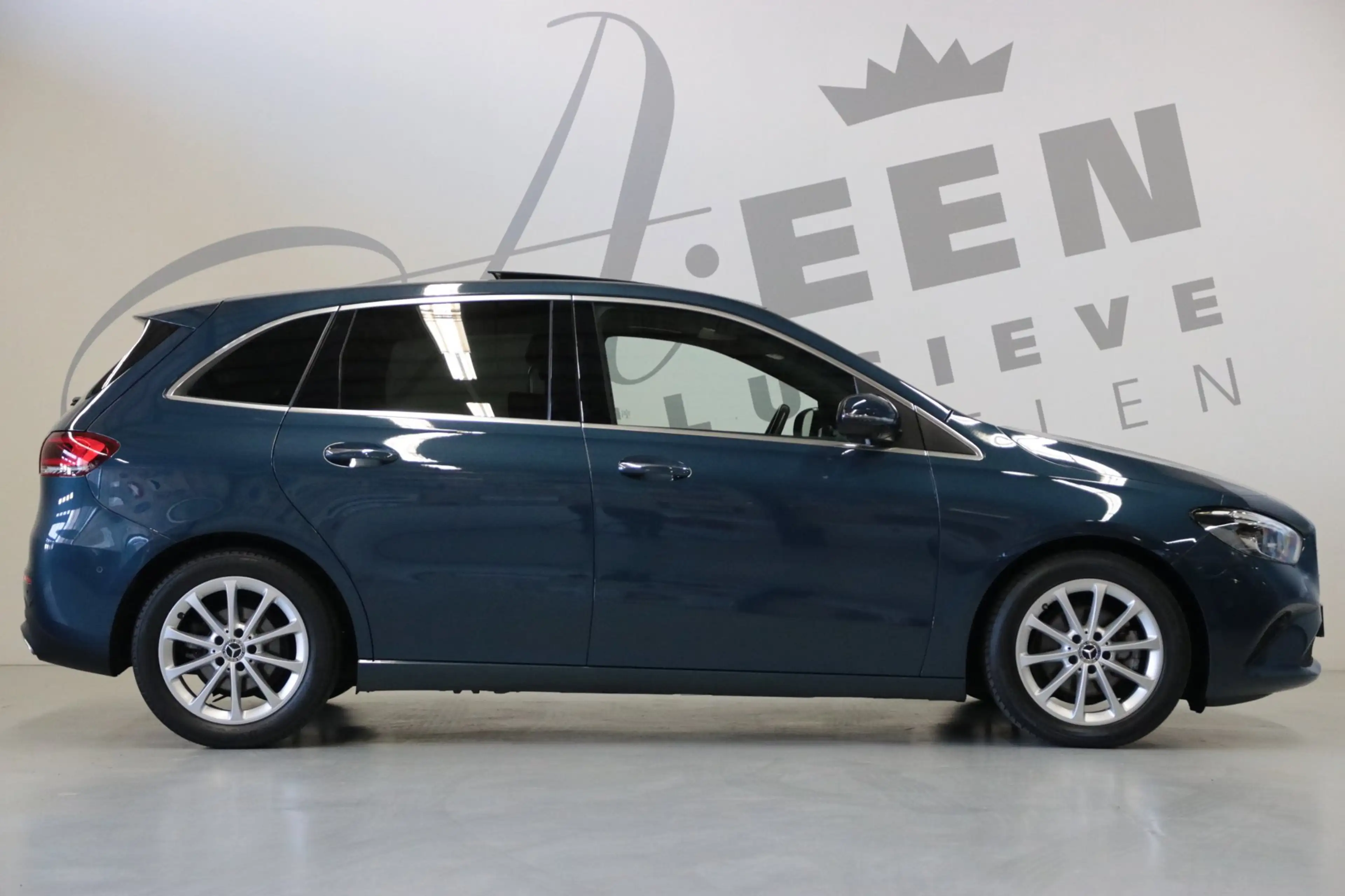 Mercedes-Benz B 180 Apple carplay/ Memory/ Panoramaschuifdak — photo 11