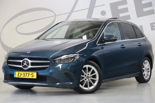 Mercedes-Benz B 180 Apple carplay/ Memory/ Panoramaschuifdak