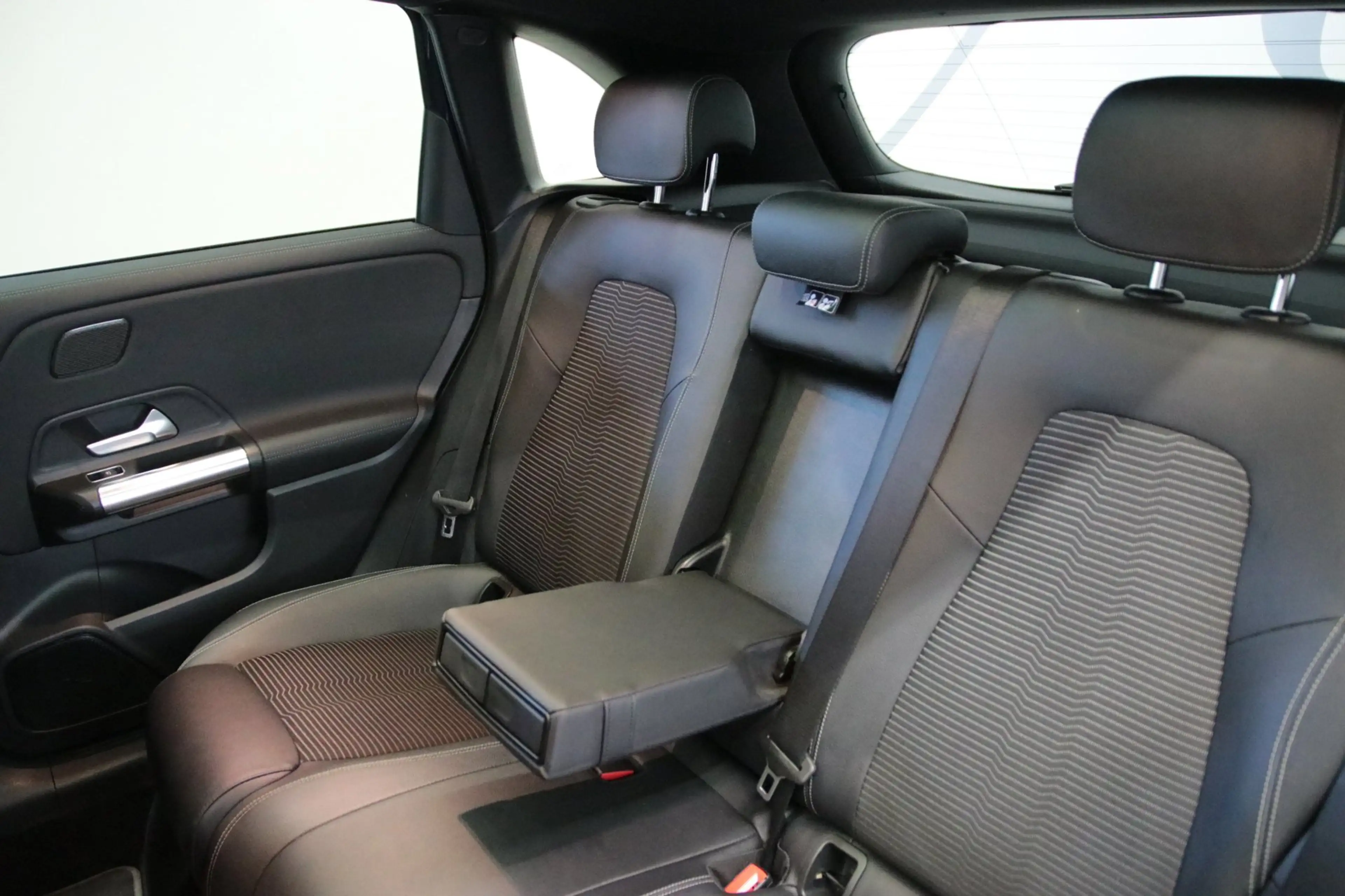Mercedes-Benz B 180 Apple carplay/ Memory/ Panoramaschuifdak — photo 10