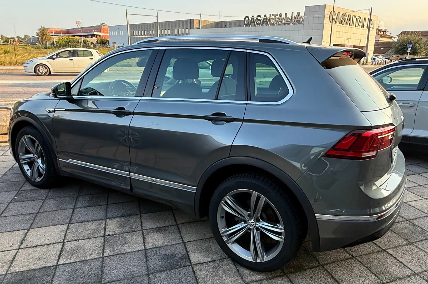 Volkswagen Tiguan 1.5 tsi Sport 130cv Grigio - 2