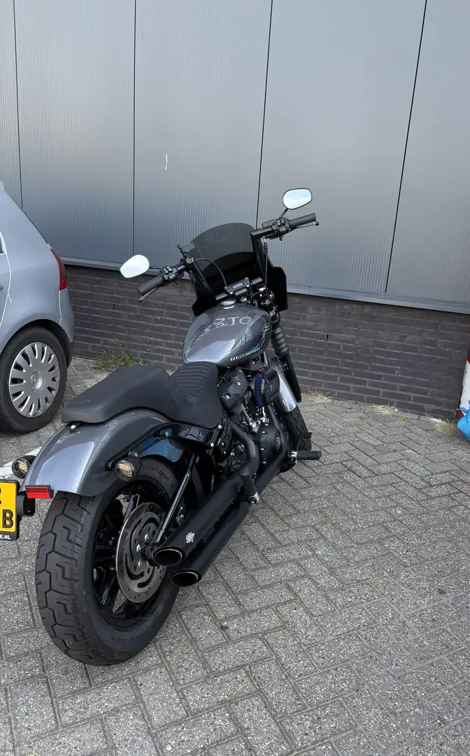 Harley-Davidson Street Bob clubstyle Grijs - 2