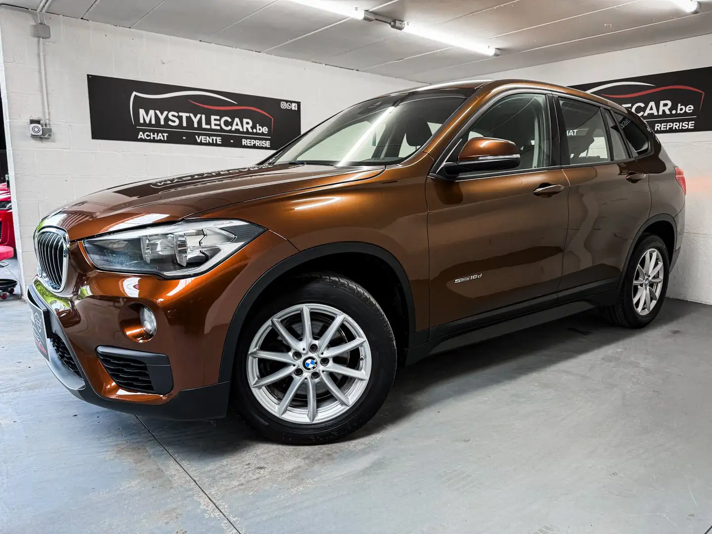 BMW X1 2.0 d sDrive18 Brun - 1
