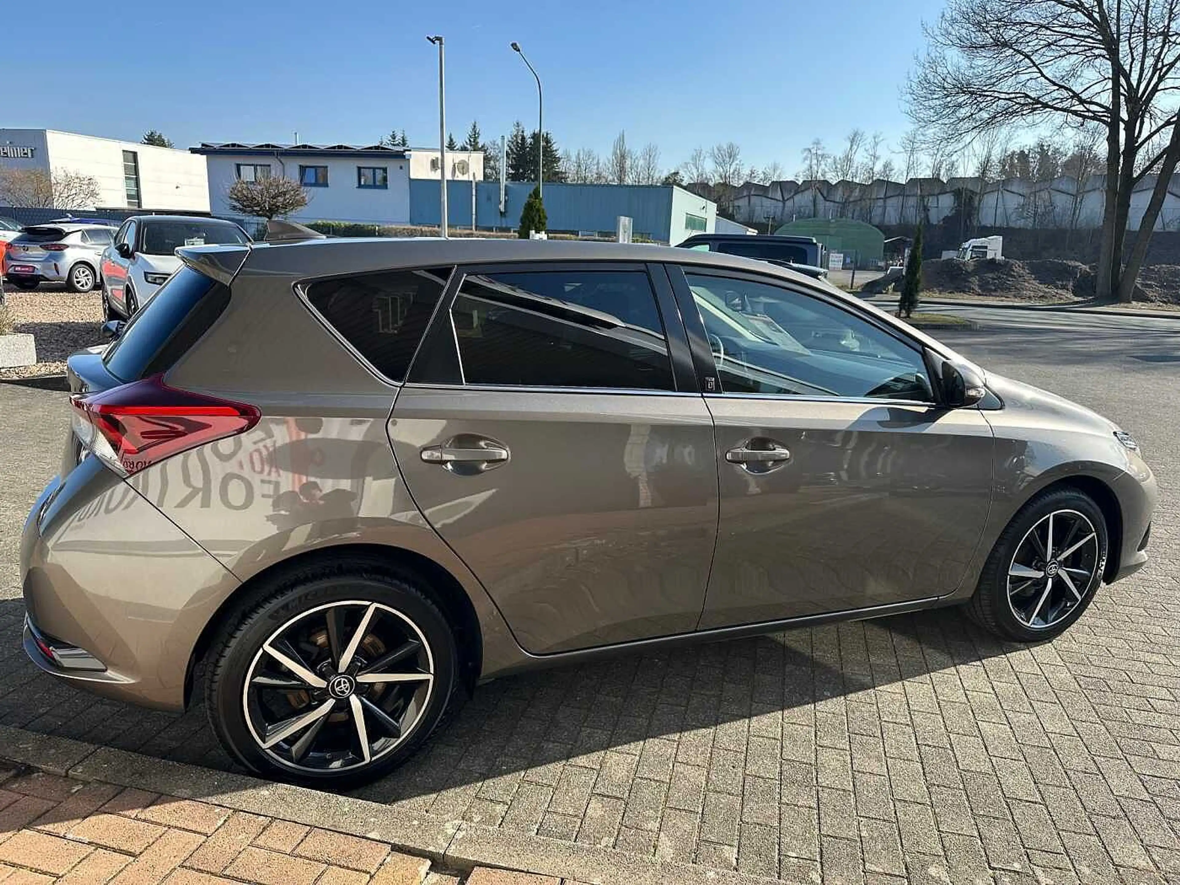 Toyota Auris 1.2 Turbo Team Deutschland - Keyfree, CAM, SHZ, BT — photo 8