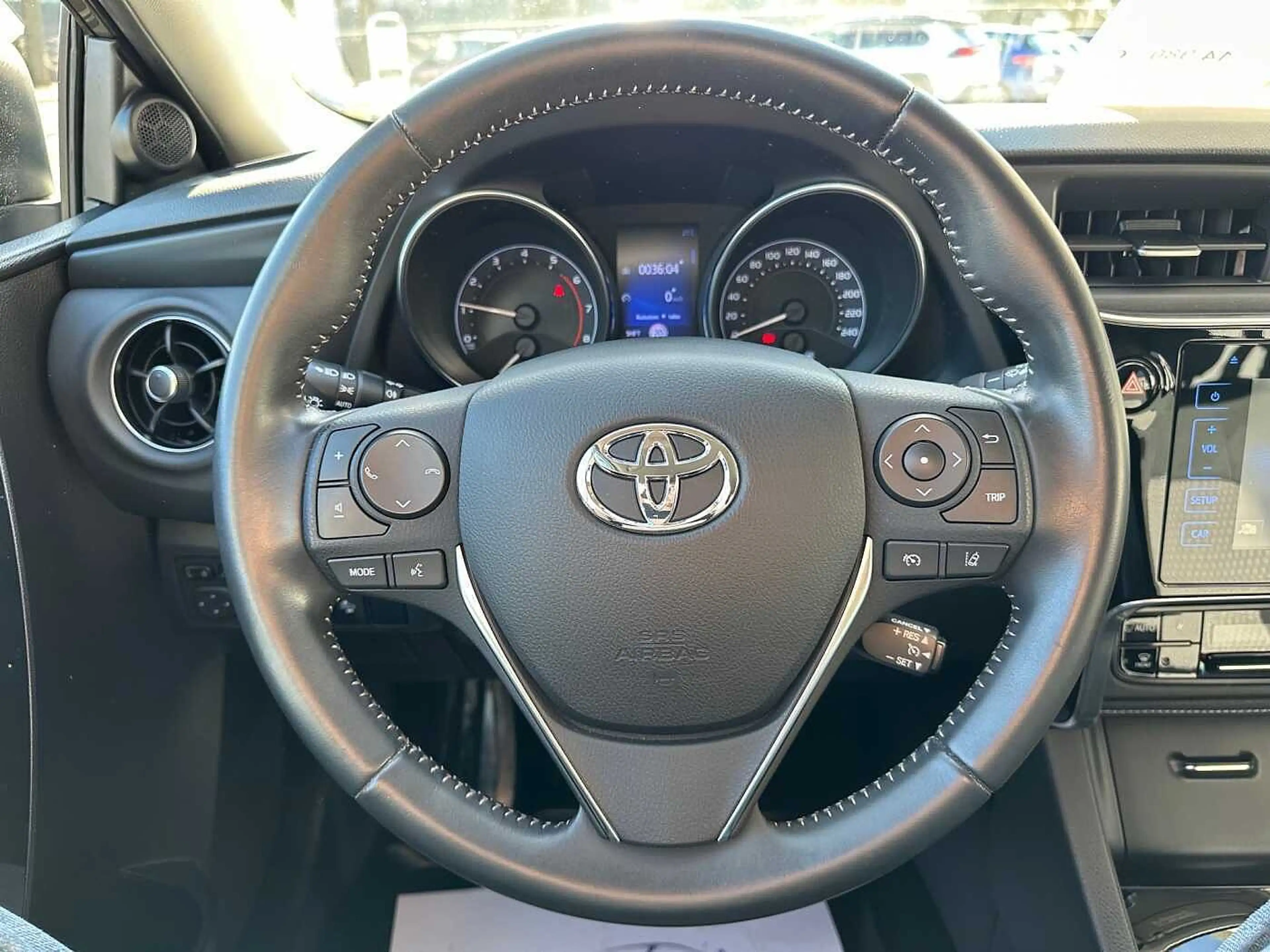 Toyota Auris 1.2 Turbo Team Deutschland - Keyfree, CAM, SHZ, BT — photo 15