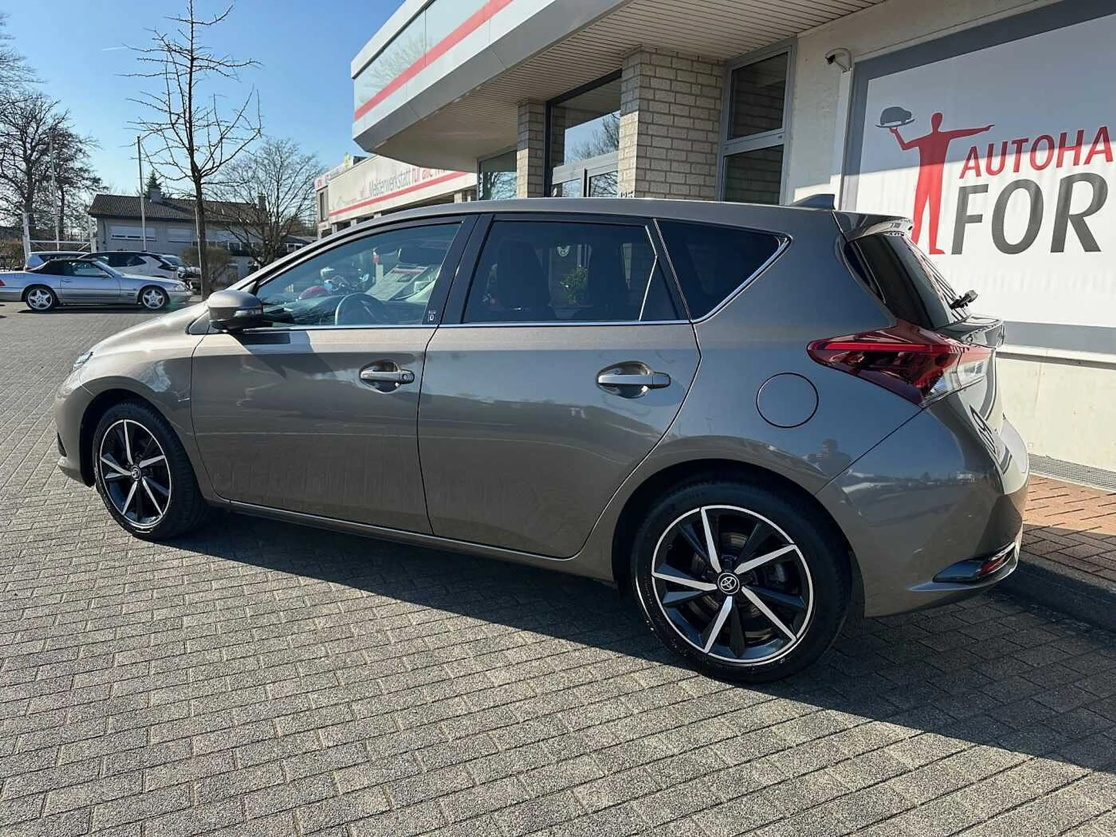 Toyota Auris 1.2 Turbo Team Deutschland - Keyfree, CAM, SHZ, BT — photo 5