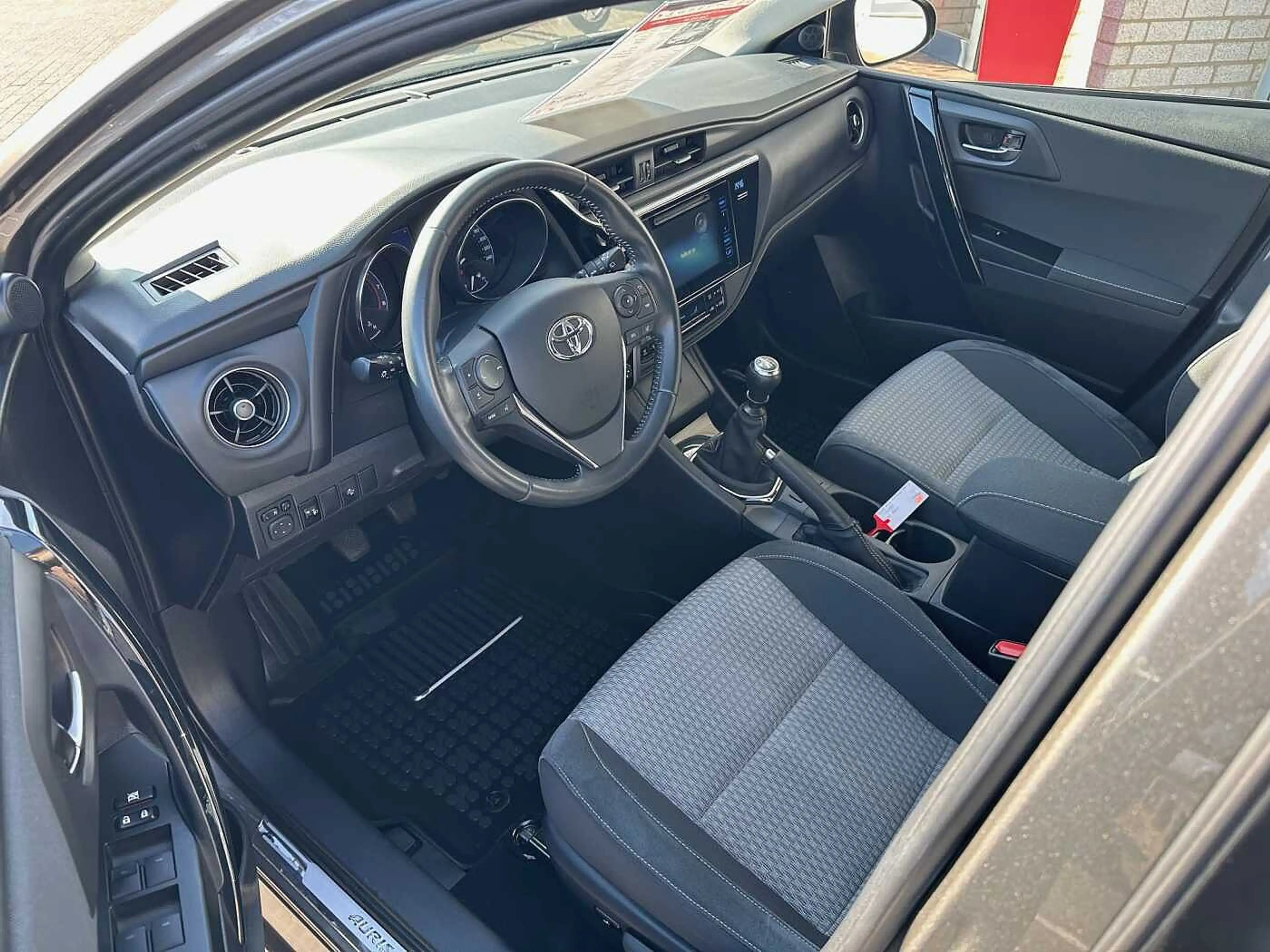 Toyota Auris 1.2 Turbo Team Deutschland - Keyfree, CAM, SHZ, BT — photo 11