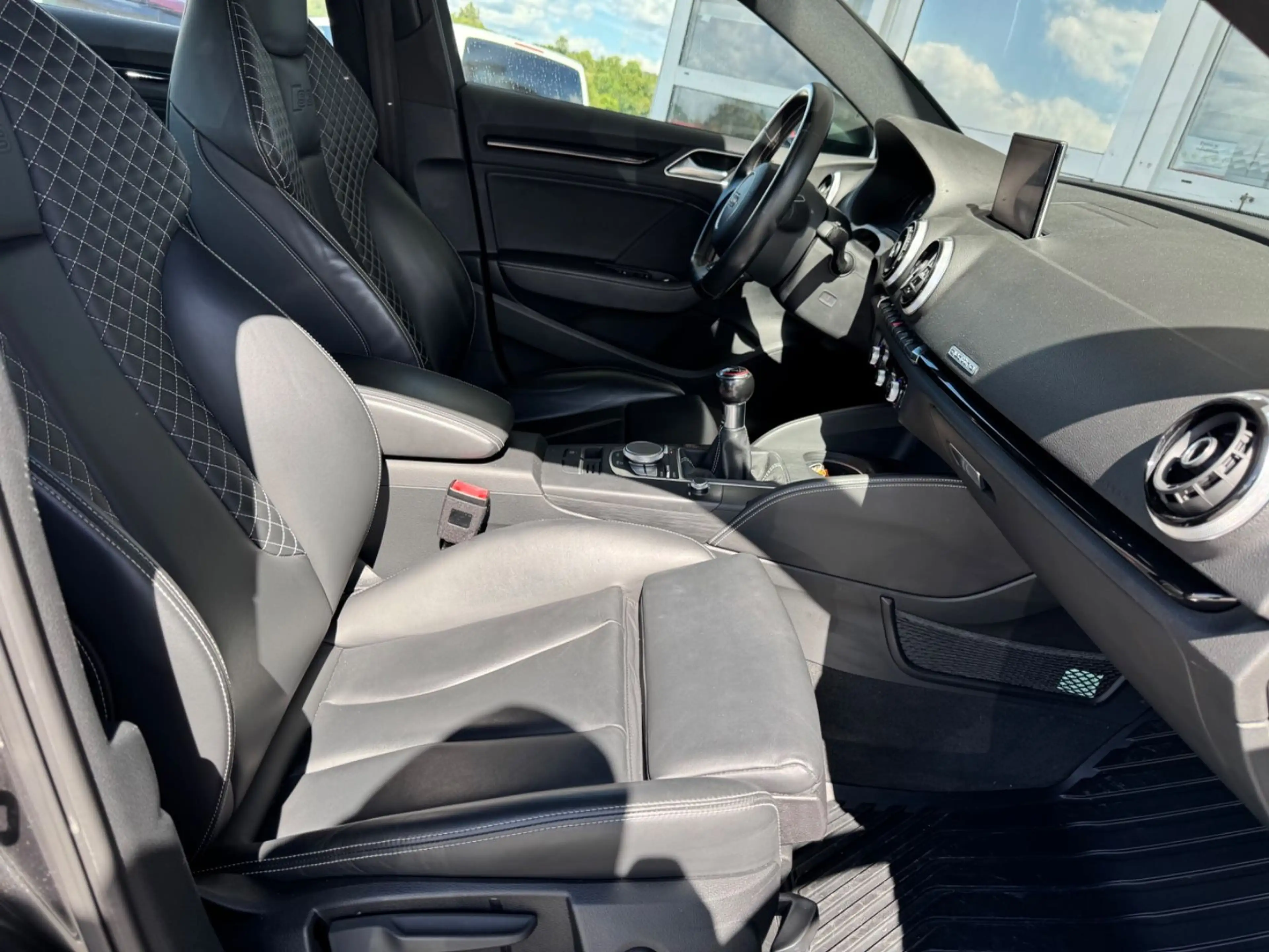 Audi S3 2.0 TFSI quattro Lim. Schalter Scheckheftgpf. — photo 15