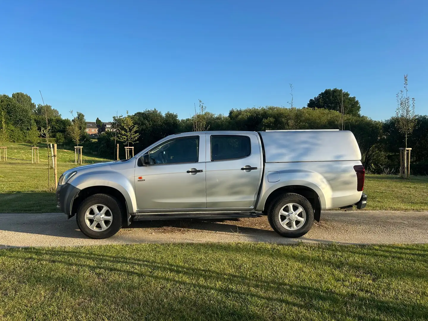 Isuzu D-Max 1.9 DIESEL * AIRCO * 4X4 * HARDTOP * 5 PLACES * Szary - 2
