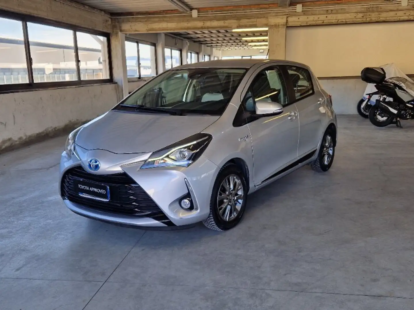 Toyota Yaris 1.5 Hybrid 5p. Active Grigio - 1