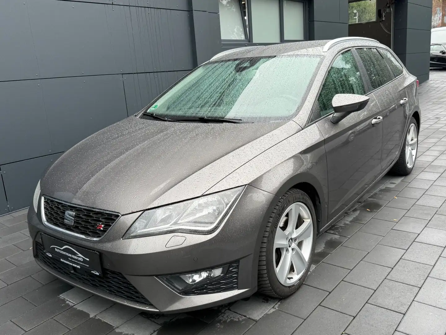 SEAT Leon Kombi ST FR DSG ACC 150PS Gris - 1
