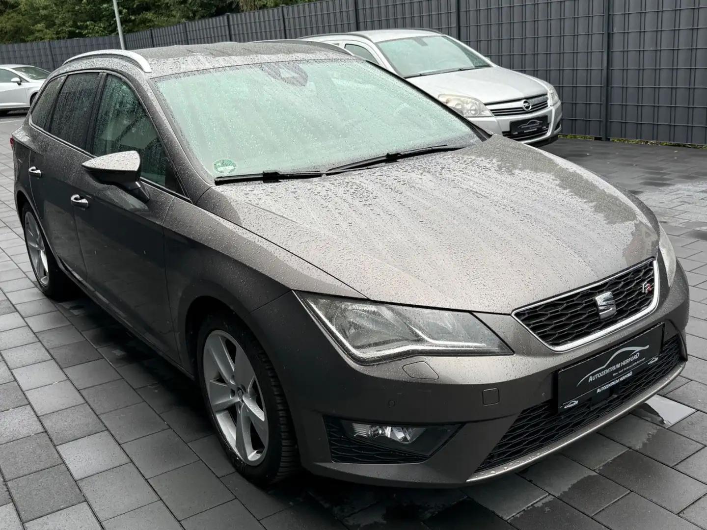 SEAT Leon Kombi ST FR DSG ACC 150PS Gris - 2