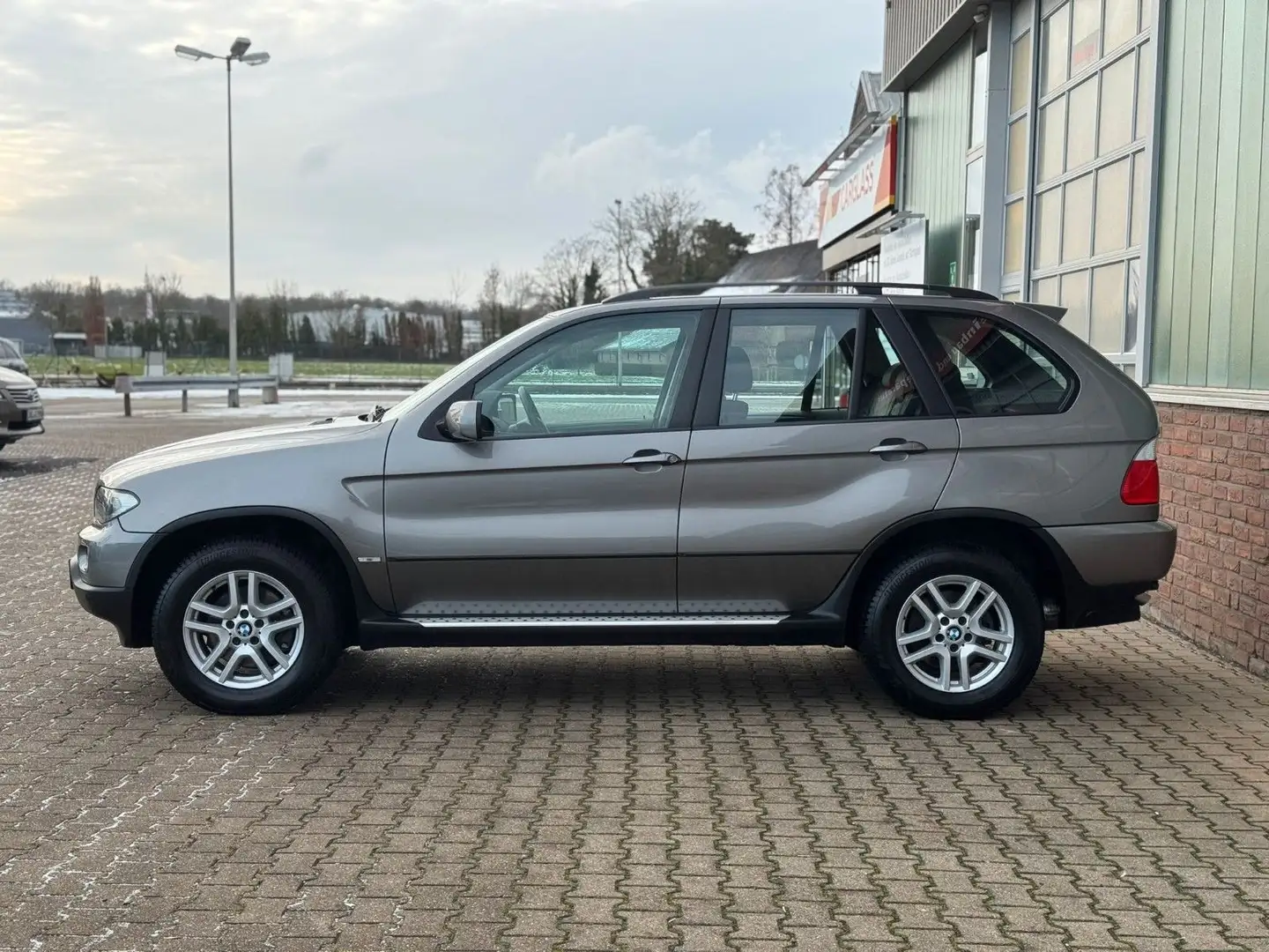 BMW X5 3.0i Automatik *1.HAND* 4*4 Schwarz - 2