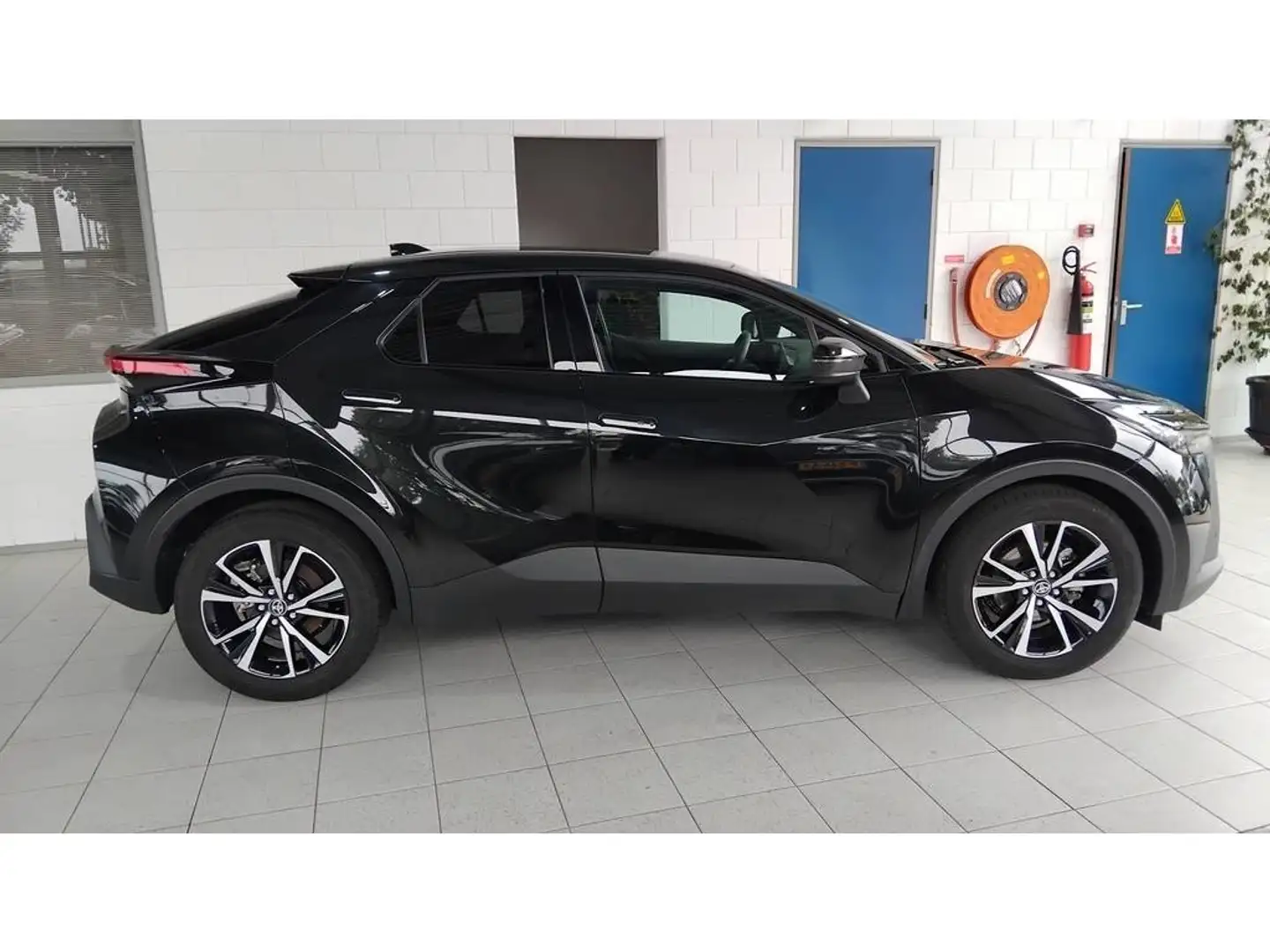 Toyota C-HR 1.8 140 Style | Groot Navi | Stoel en stuurverw | Zwart - 2