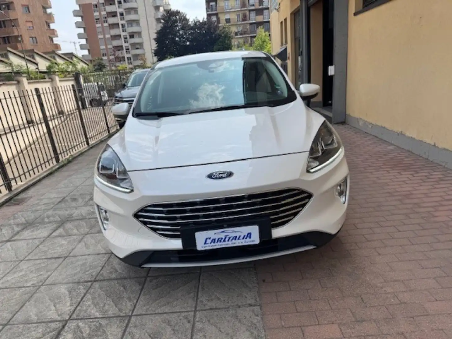 Ford Kuga 2.5 Plug In Hybrid 225 CV CVT 2WD Titanium Bianco - 2