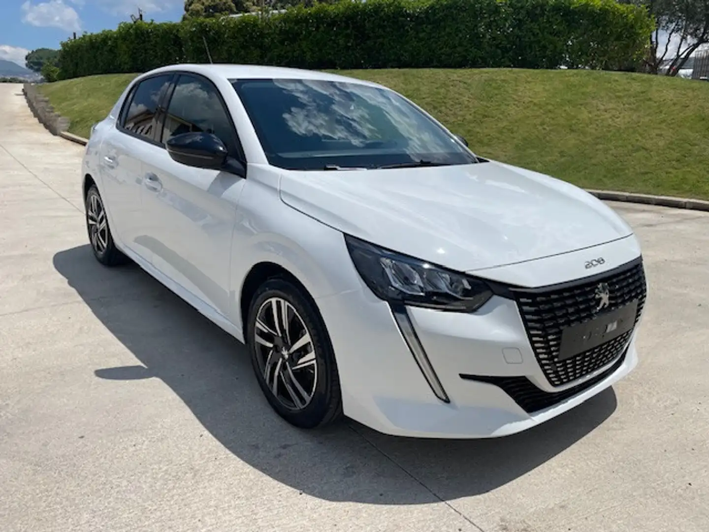 Peugeot 208 PureTech 100 Stop&Start 5 porte Allure Bianco - 1