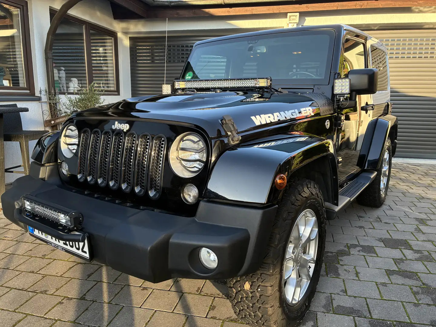 Jeep Wrangler Big-Foot  2.8 CRD Automatik Sahara Final-Edition Noir - 1