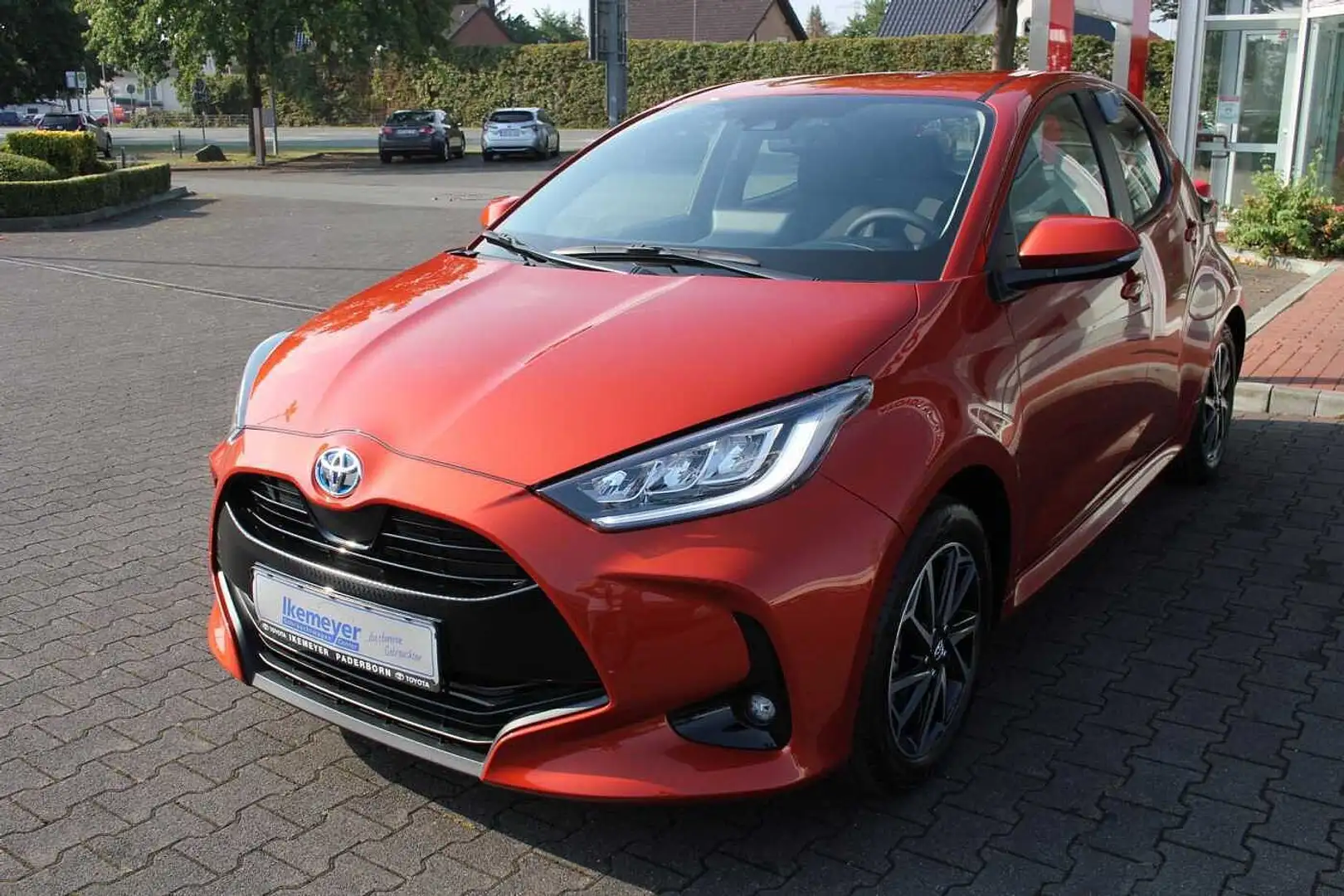 Toyota Yaris Hybrid 1.5 Team D Comfort-Paket LED ACC Sitzheizun Orange - 1